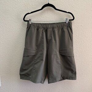 Lululemon VersaTwill Cargo Pocket Short Green Medium LM7BDNS 9.5 Inch Inseam